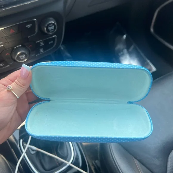 Hello Kitty Vintage Glasses Case - Picture 2 of 3